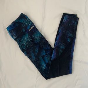 Sweat wicking leggings with mesh